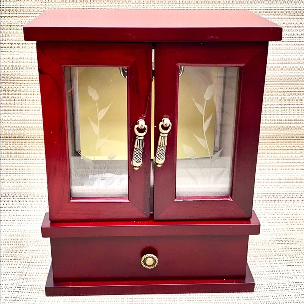 🎉HP🎉WOODEN JEWELRY BOX